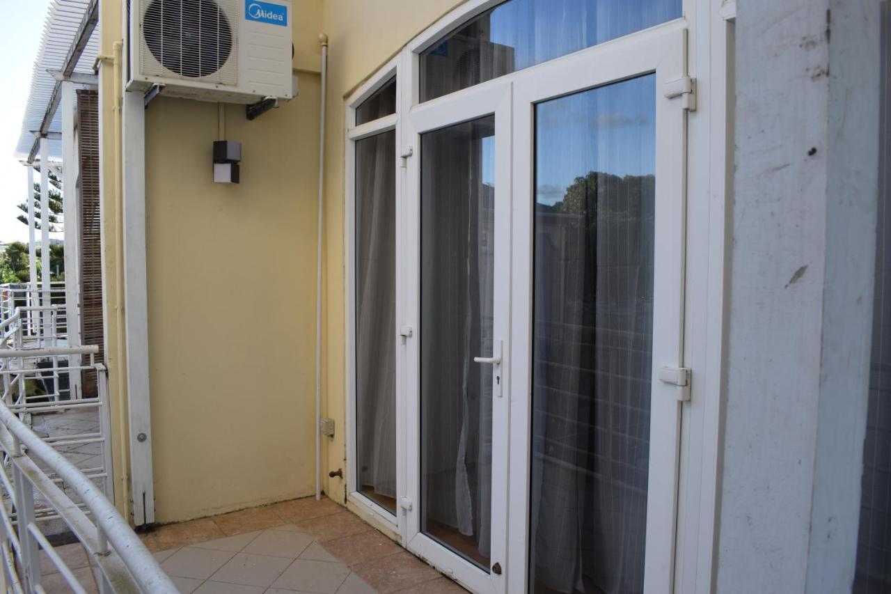 Ocean Drive Studio - Opposite The Beach Grand Baie Exterior foto