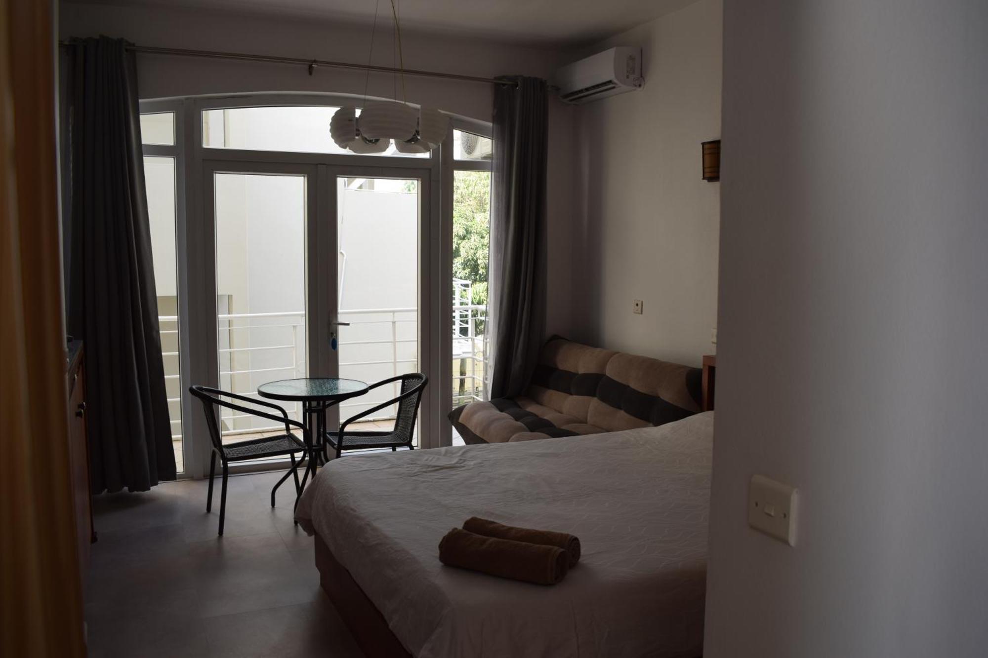 Ocean Drive Studio - Opposite The Beach Grand Baie Exterior foto